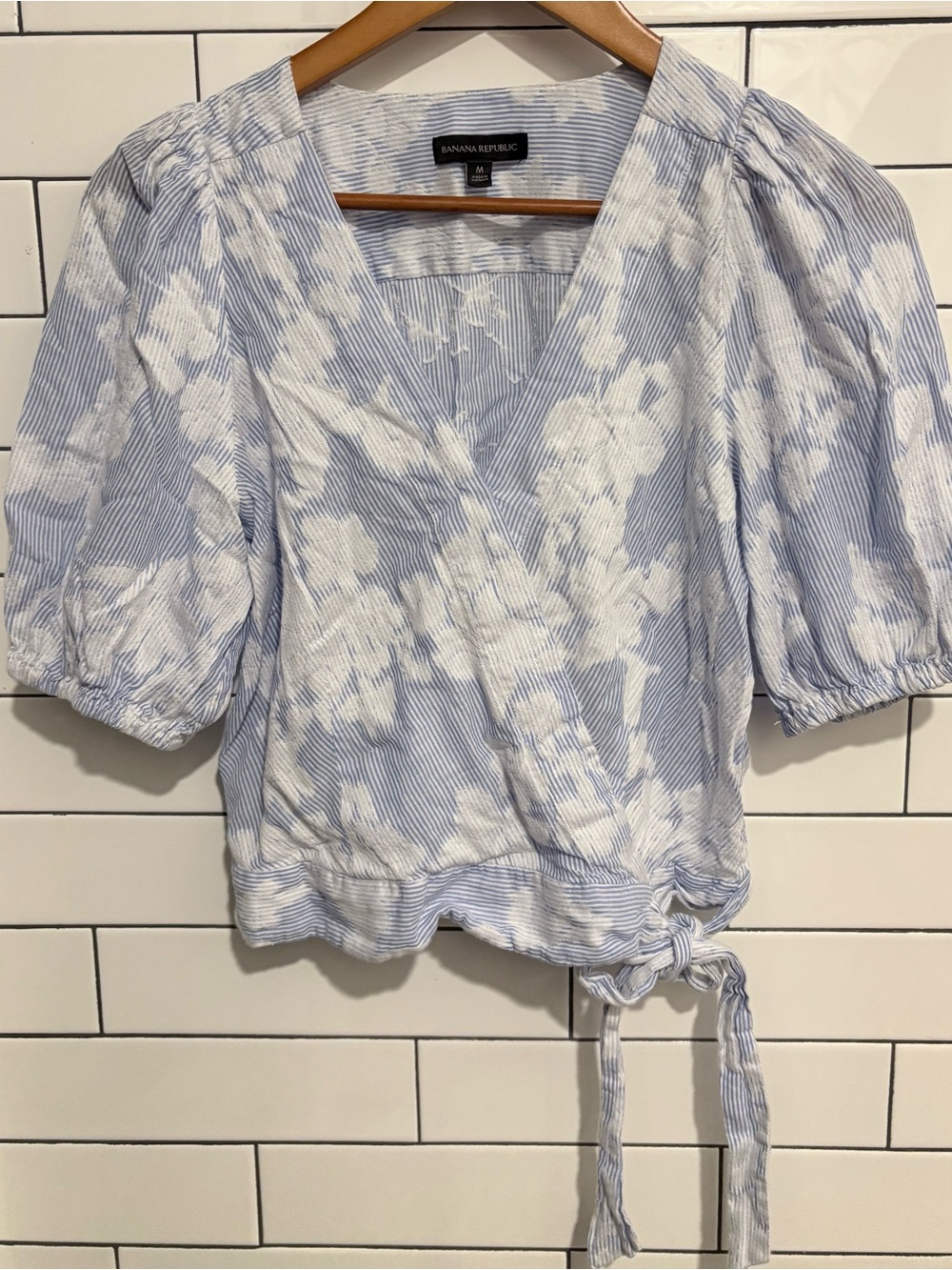Banana Republic Light Blue Floral Wrap Top with Puff Sleeves M - Picture 2 of 4